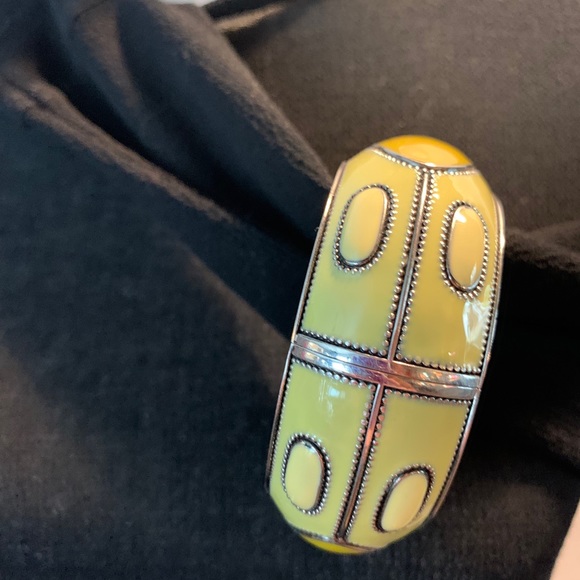 Beaded necklace and bracelet pairing - Picture 5 of 5